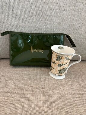 Harrods Knightsbridge Mug & Cosmetic Bag Bundle